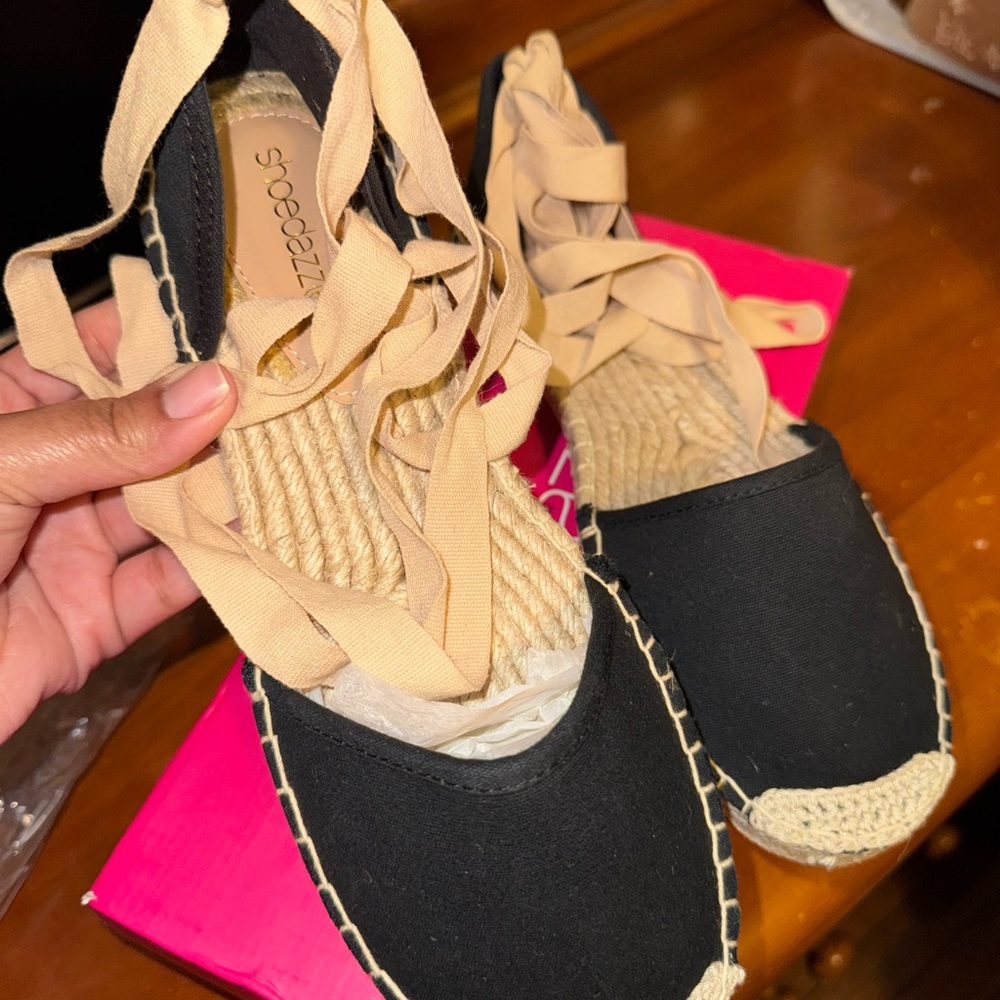 SHOEDAZZLE Espadrille Black and Tan Women's Shoes